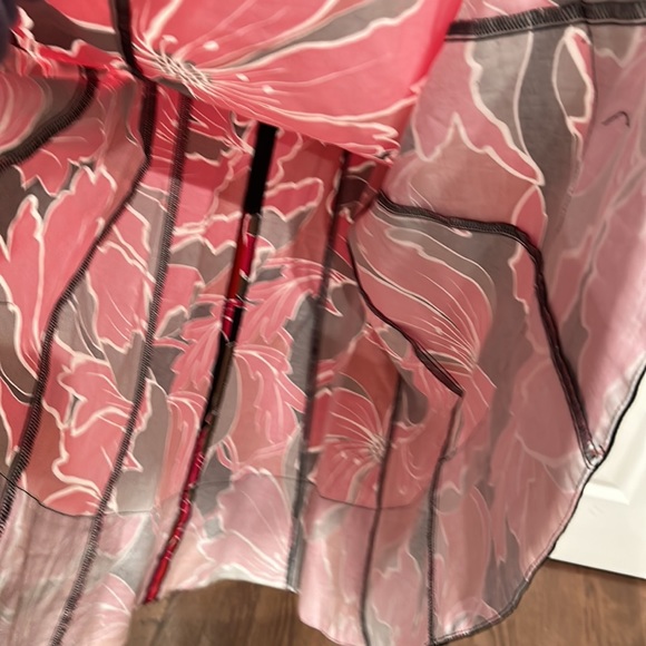 Nine West 18W Sleeveless Dress. Large, fun red/pink flowers on a black base. - Picture 7 of 10